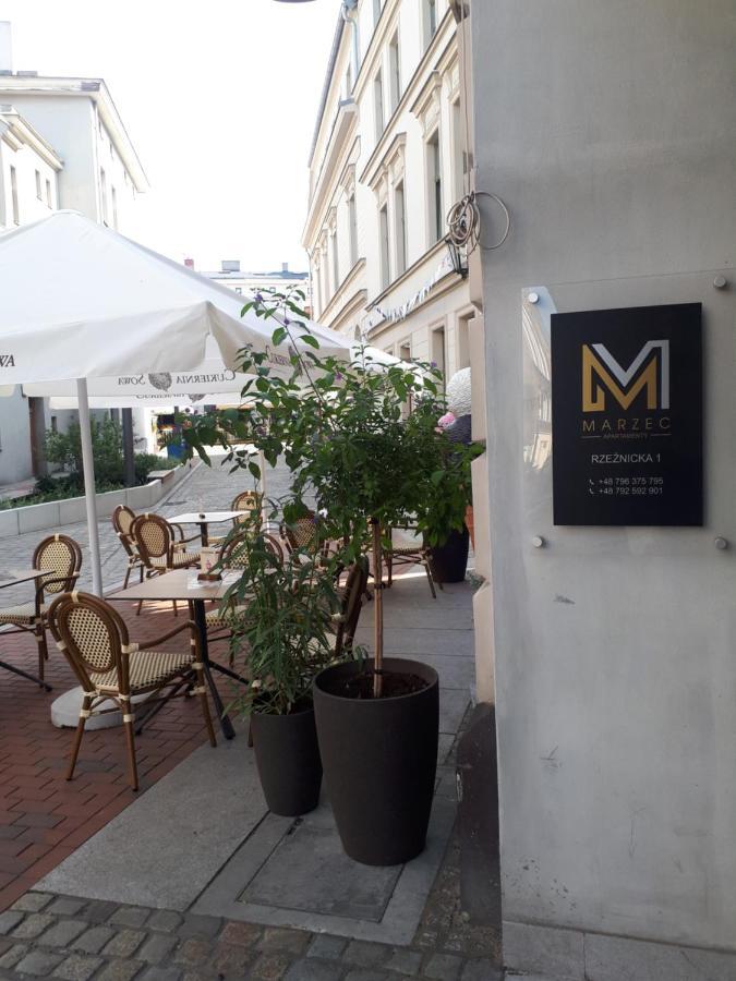 Marzec *
